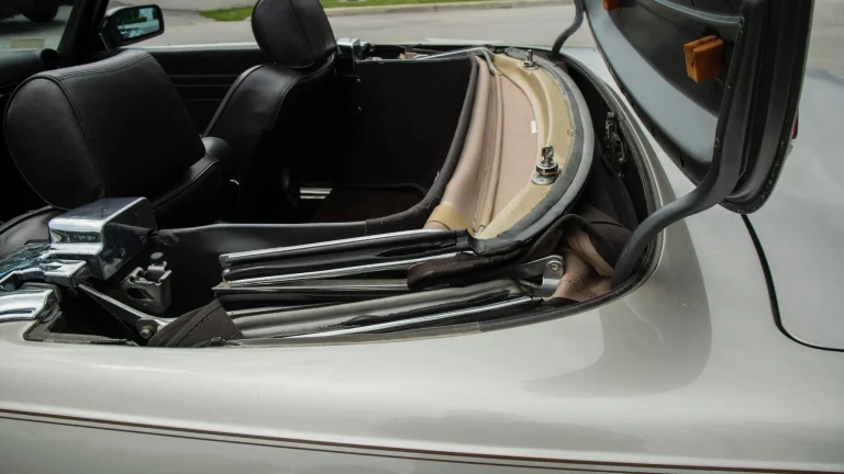 1986_mercedes-benz_560sl_DSC05538-72343-scaled
