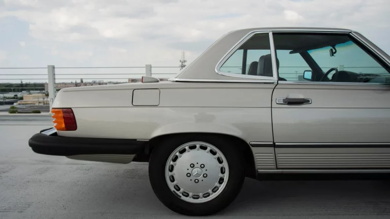 1986_mercedes-benz_560sl_DSC08615-72644-scaled