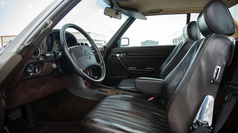 1986_mercedes-benz_560sl_DSC08633-71975-scaled