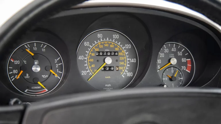 1986_mercedes-benz_560sl_DSC08636-72000-scaled