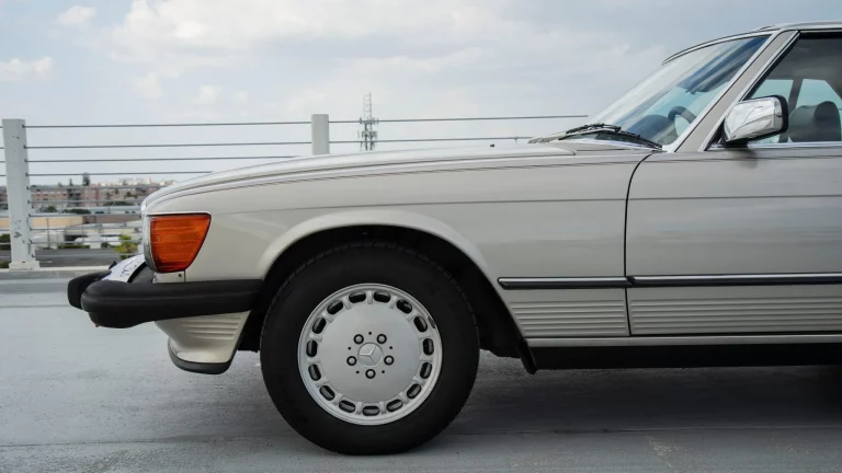 1986_mercedes-benz_560sl_DSC08684-72662-scaled