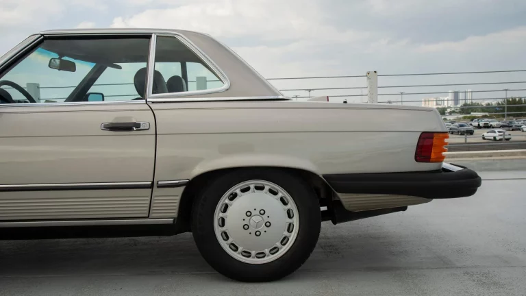 1986_mercedes-benz_560sl_DSC08687-72670-scaled