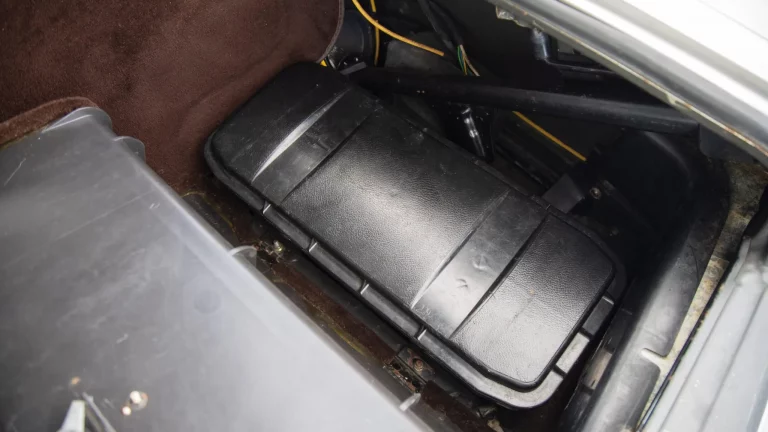 1986_mercedes-benz_560sl_DSC08699-72143-scaled