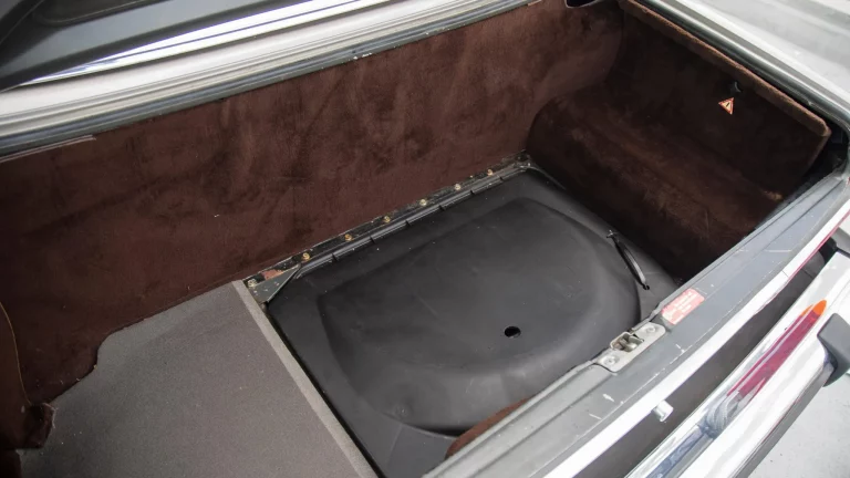 1986_mercedes-benz_560sl_DSC08703-72172-scaled