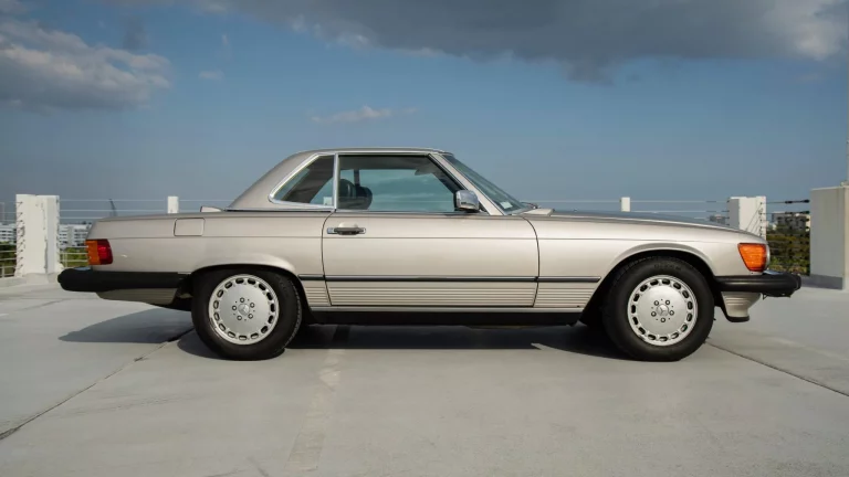 1986_mercedes-benz_560sl_DSC08845-71718-scaled