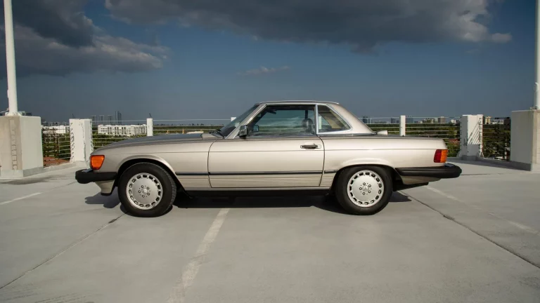 1986_mercedes-benz_560sl_DSC08852-71728-scaled