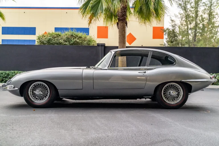 1966_jaguar_xke-22_1966_jaguar_xke-22_646f73a7-c7be-4ad4-9444-0da6cf3870c2-M6FrOP-35375-35376-scaled