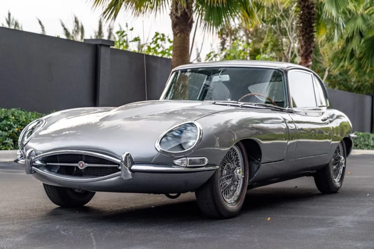 1966_jaguar_xke-22_1966_jaguar_xke-22_907520d9-cffe-4e4e-93b2-68918cc5421e-sSYXBE-35317-35318-scaled