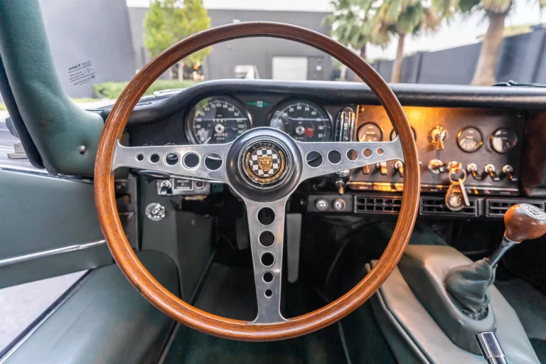 1966_jaguar_xke-22_1966_jaguar_xke-22_a3333005-24af-4d6e-be09-9ea0fa5eca80-oke4SD-35603-35604-scaled