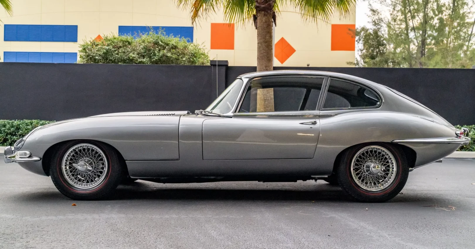 1966_jaguar_xke-22_1966_jaguar_xke-22_646f73a7-c7be-4ad4-9444-0da6cf3870c2-M6FrOP-35375-35376-scaled