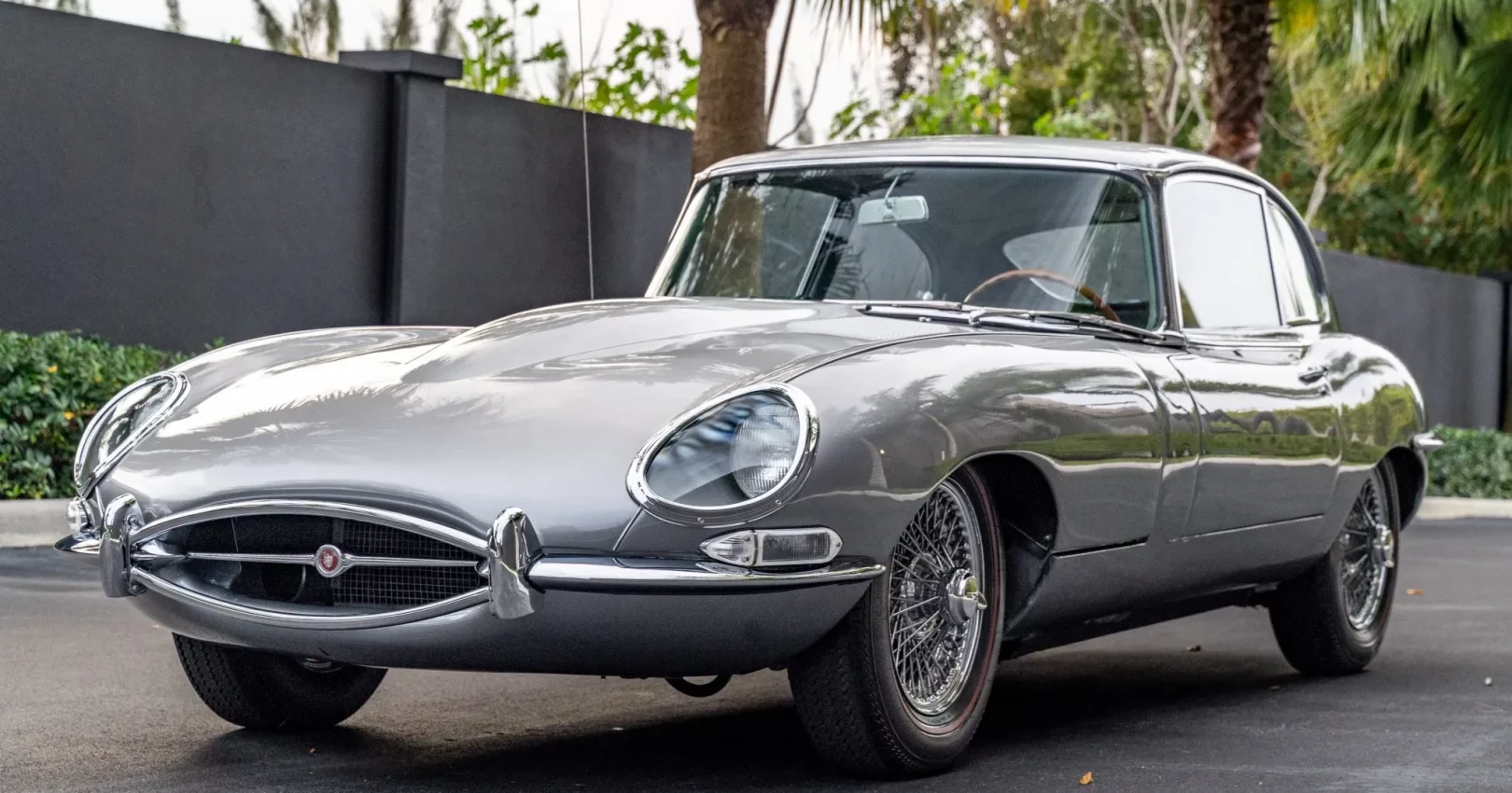 1966_jaguar_xke-22_1966_jaguar_xke-22_907520d9-cffe-4e4e-93b2-68918cc5421e-sSYXBE-35317-35318-scaled