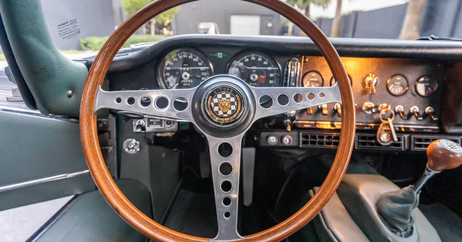 1966_jaguar_xke-22_1966_jaguar_xke-22_a3333005-24af-4d6e-be09-9ea0fa5eca80-oke4SD-35603-35604-scaled