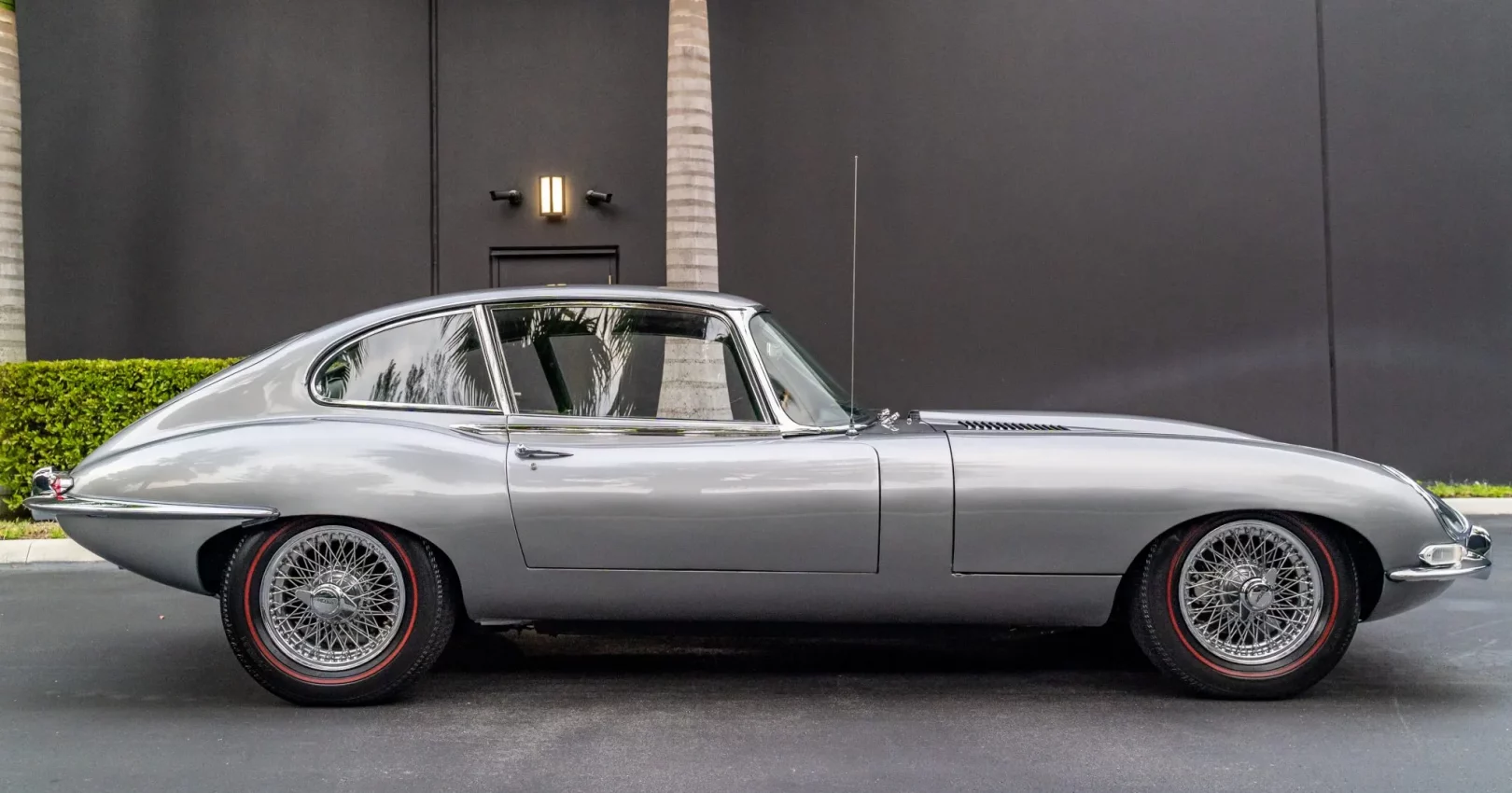 1966_jaguar_xke-22_1966_jaguar_xke-22_b36929f1-32b2-4c2b-9e0f-1ca3849b0d26-ulIzgs-35343-35344-scaled