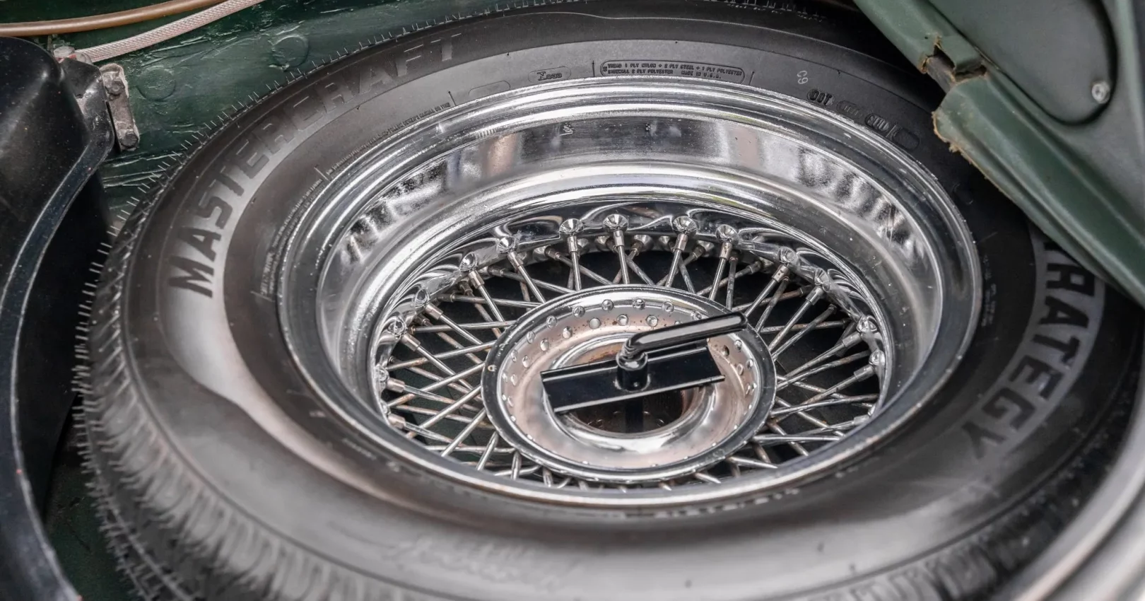 1966_jaguar_xke-22_1966_jaguar_xke-22_b72e5dfa-0ac7-4d70-b227-e6d9fbbd05ad-Gpvht5-35743-35744-scaled