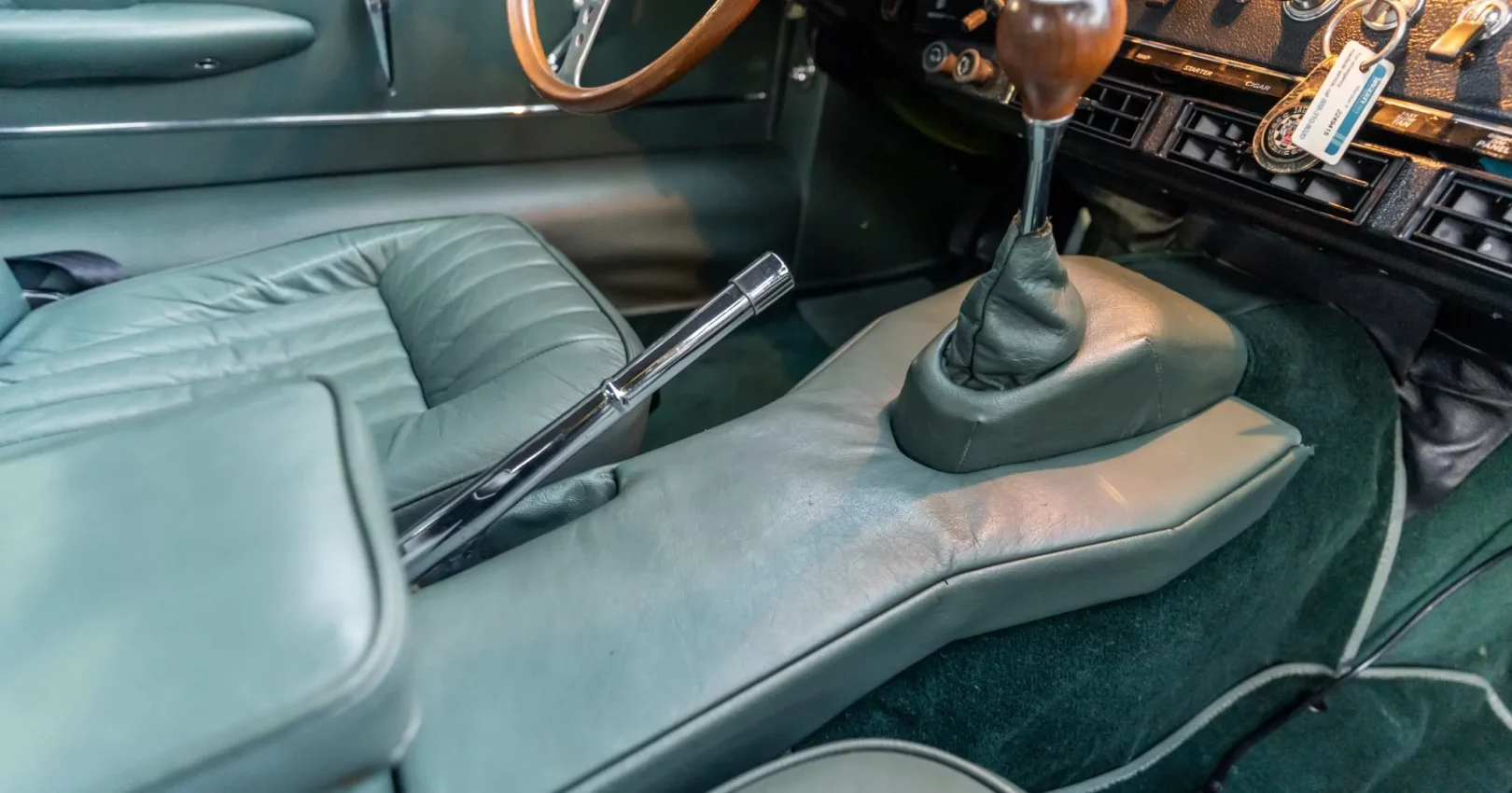 1966_jaguar_xke-22_1966_jaguar_xke-22_e3485a39-0b56-465f-8cd3-800277ccee94-fN10Px-35649-35650-scaled