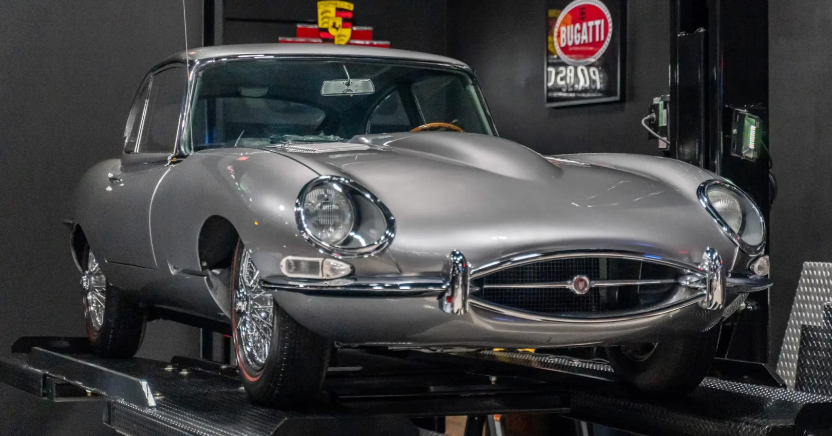 1966_jaguar_xke-22_1966_jaguar_xke-22_f227b956-702b-43d5-87ec-fa98727a37fb-Dkr7Ay-36061-36062-scaled