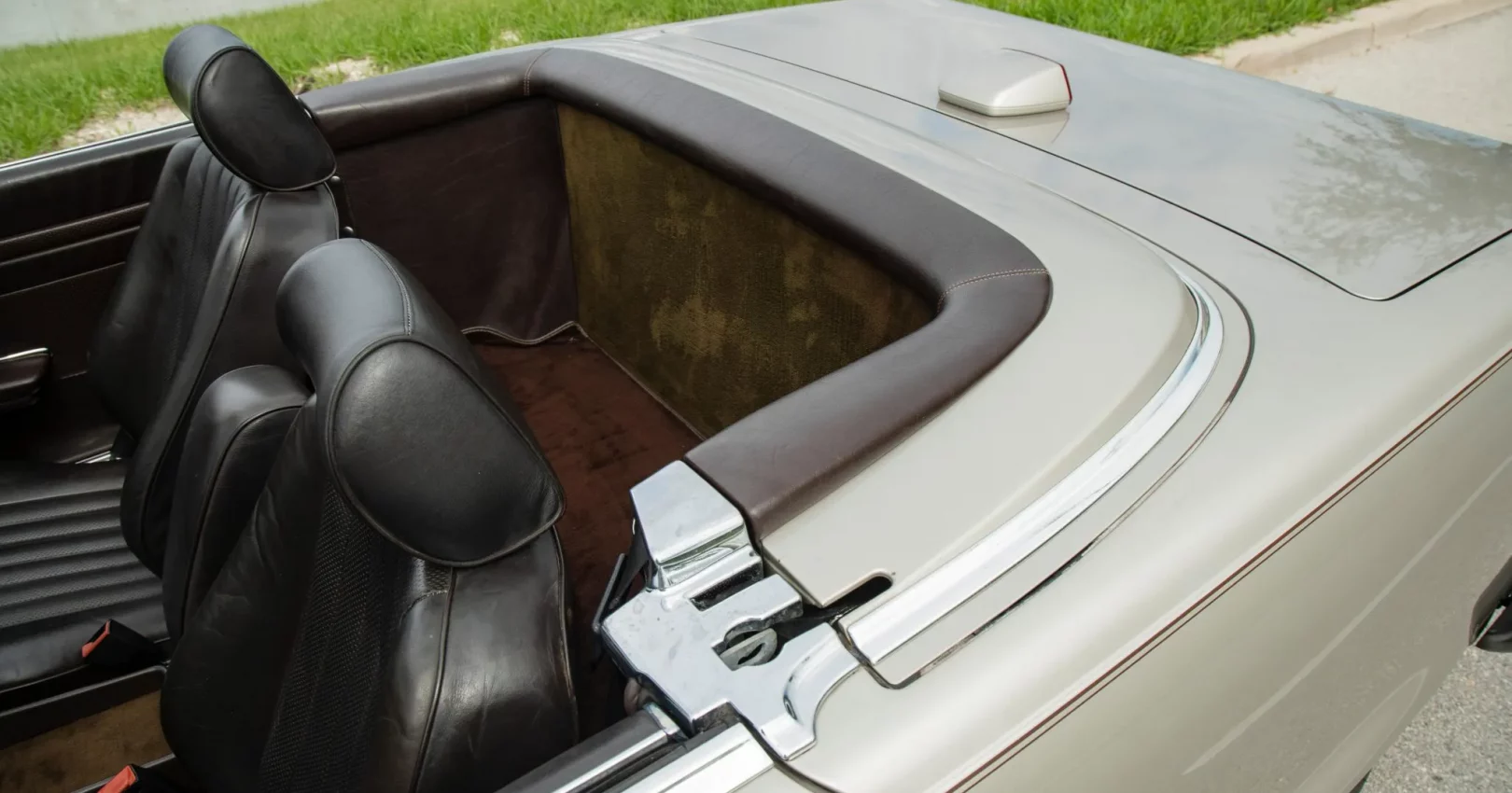 1986_mercedes-benz_560sl_DSC05400-72679-scaled