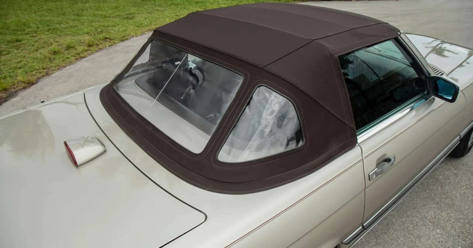 1986_mercedes-benz_560sl_DSC05751-72222-scaled