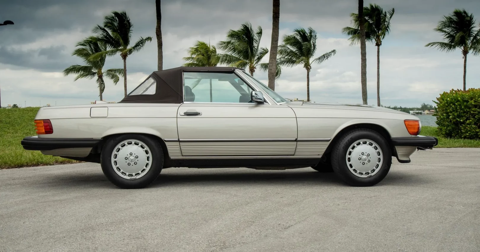 1986_mercedes-benz_560sl_DSC05762-1-72251-scaled