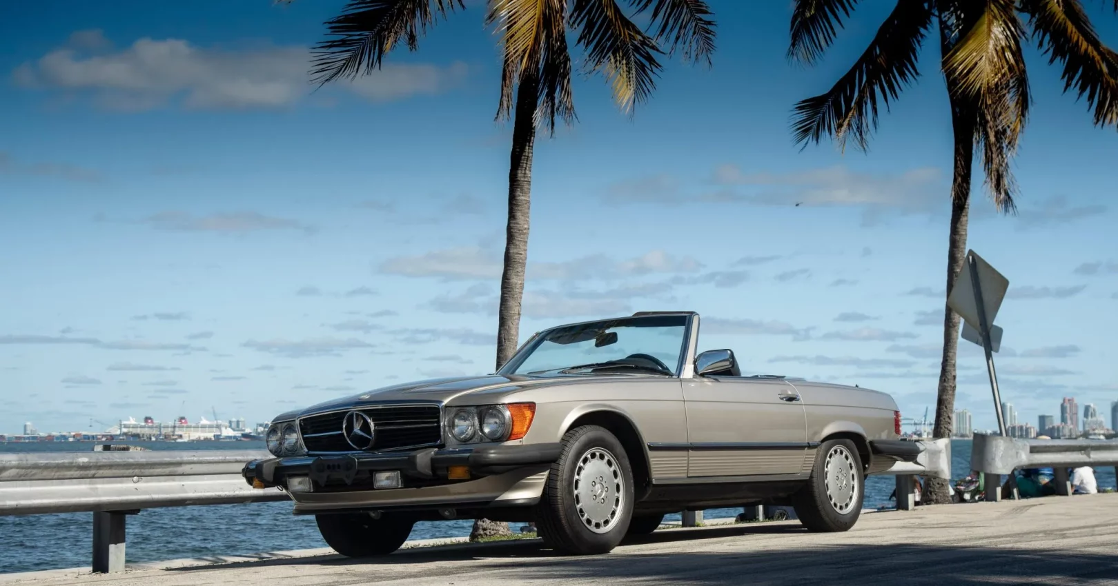 1986_mercedes-benz_560sl_DSC07887-copy-72389-scaled