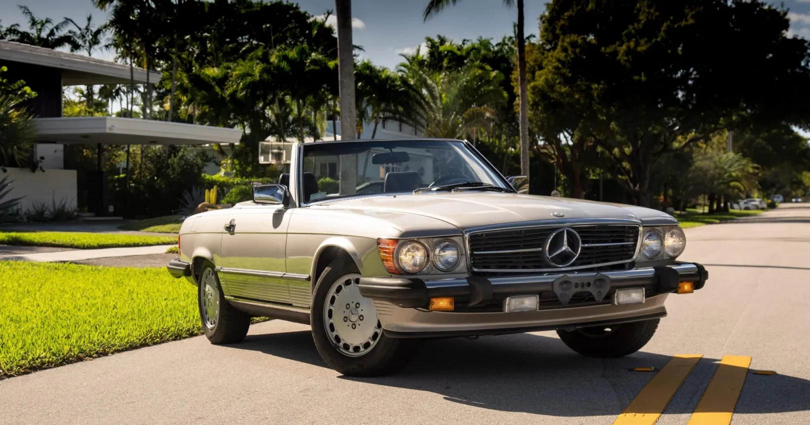 1986_mercedes-benz_560sl_DSC08059-copy-72486-scaled