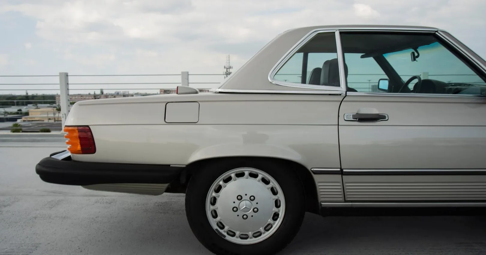 1986_mercedes-benz_560sl_DSC08615-72644-scaled