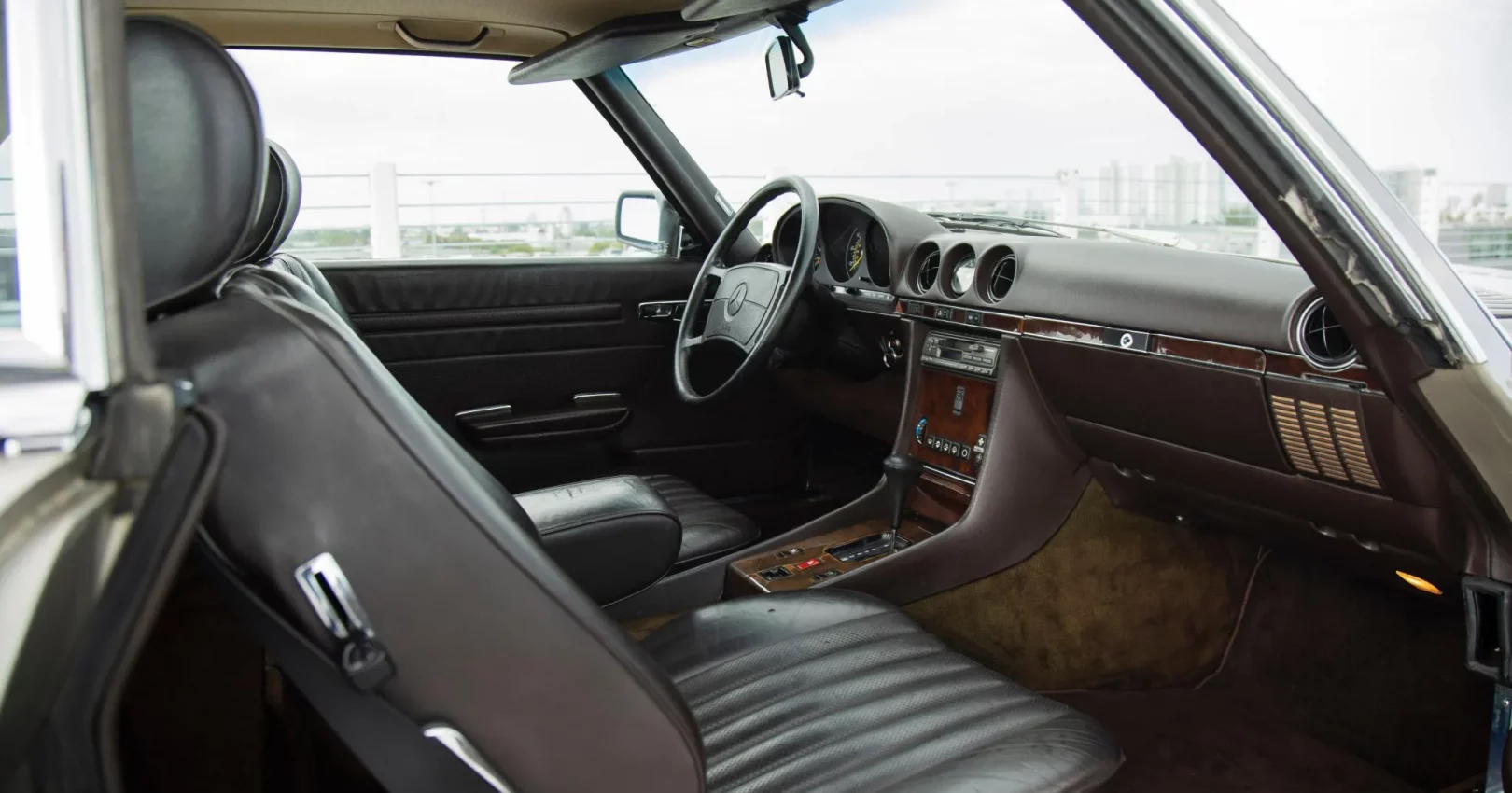 1986_mercedes-benz_560sl_DSC08626-71921-scaled