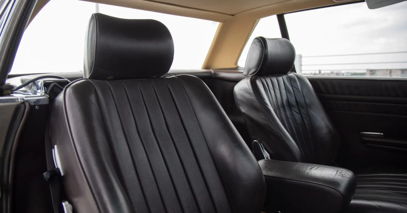 1986_mercedes-benz_560sl_DSC08629-71948-scaled