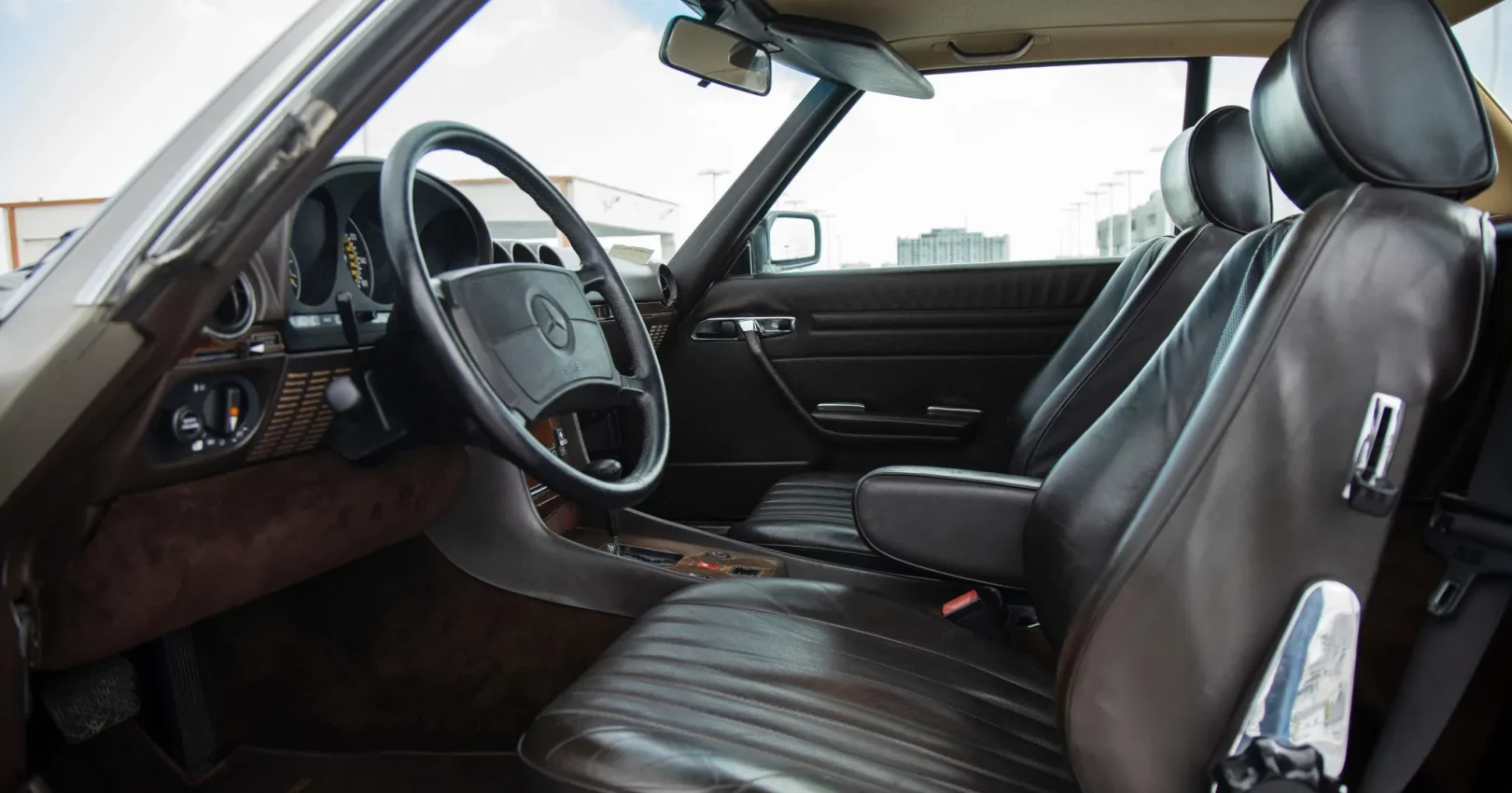 1986_mercedes-benz_560sl_DSC08633-71975-scaled