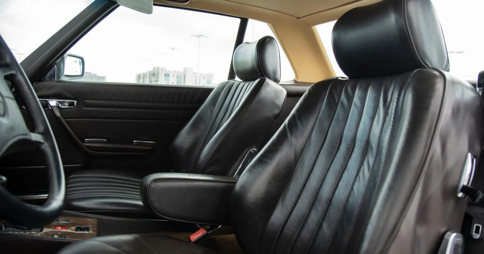 1986_mercedes-benz_560sl_DSC08634-71983-scaled