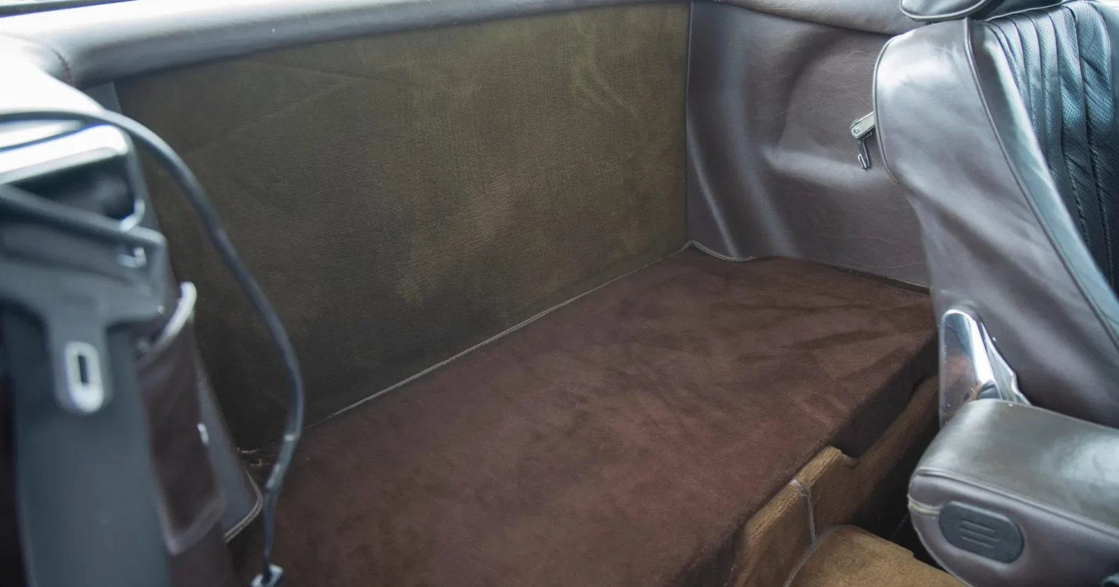 1986_mercedes-benz_560sl_DSC08643-72033-scaled