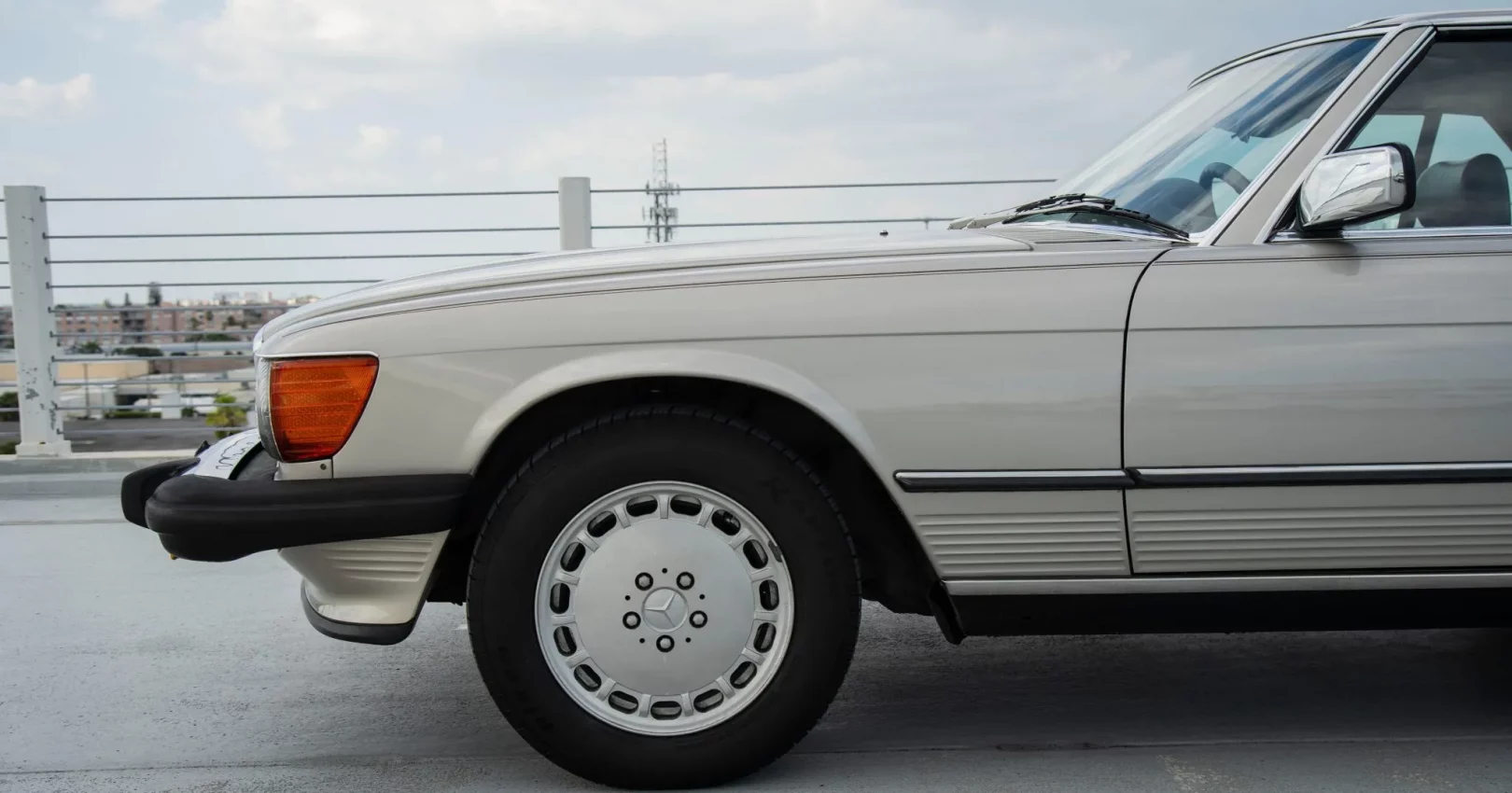 1986_mercedes-benz_560sl_DSC08684-72662-scaled