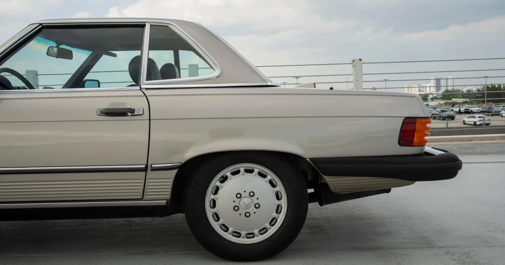 1986_mercedes-benz_560sl_DSC08687-72670-scaled