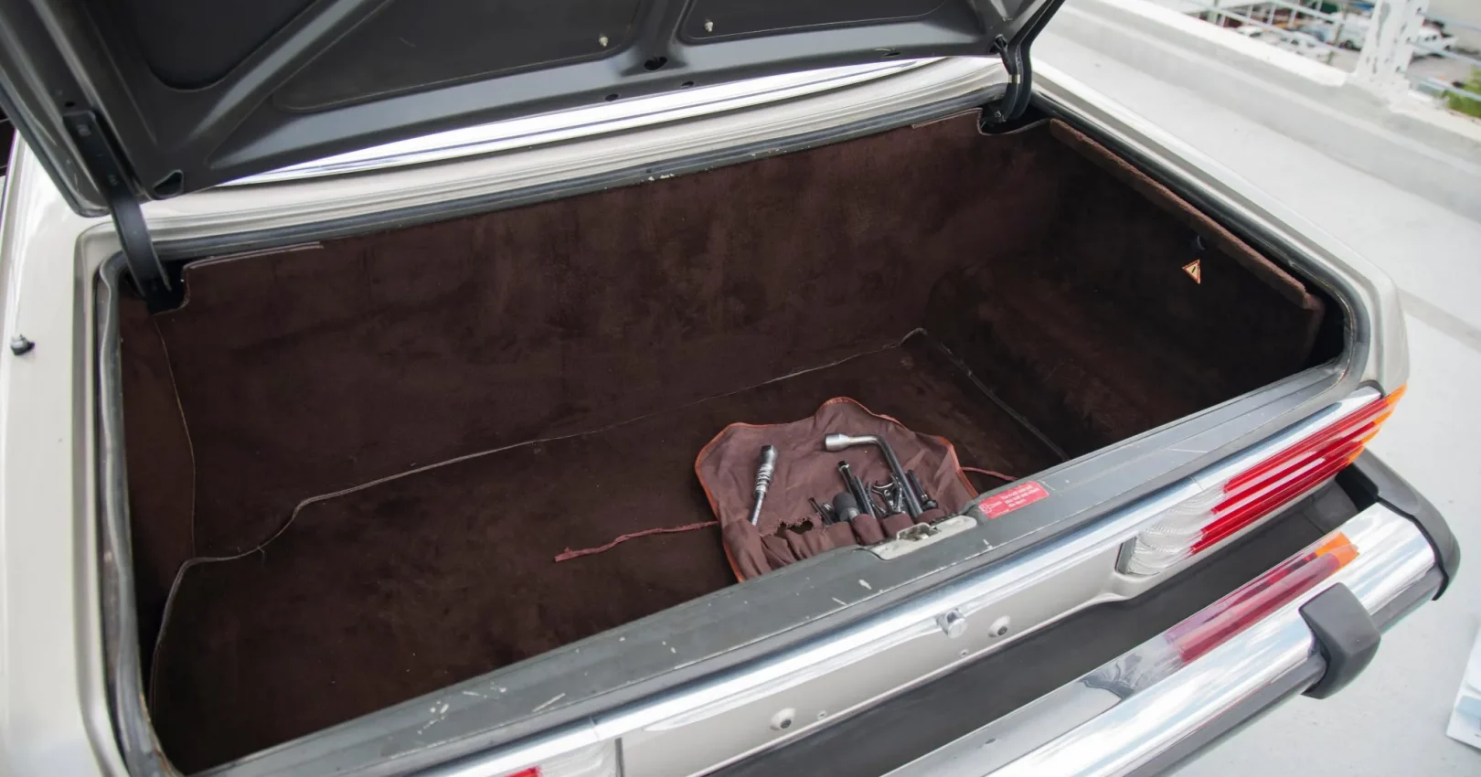1986_mercedes-benz_560sl_DSC08696-72126-scaled