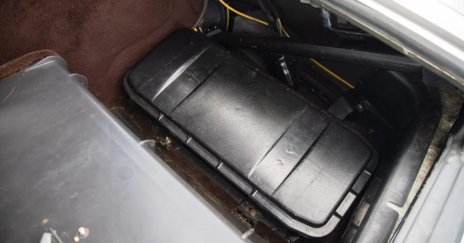 1986_mercedes-benz_560sl_DSC08699-72143-scaled