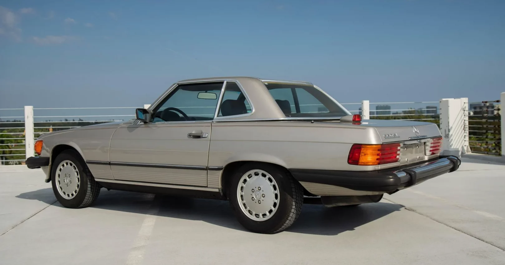 1986_mercedes-benz_560sl_DSC08748-71482-scaled