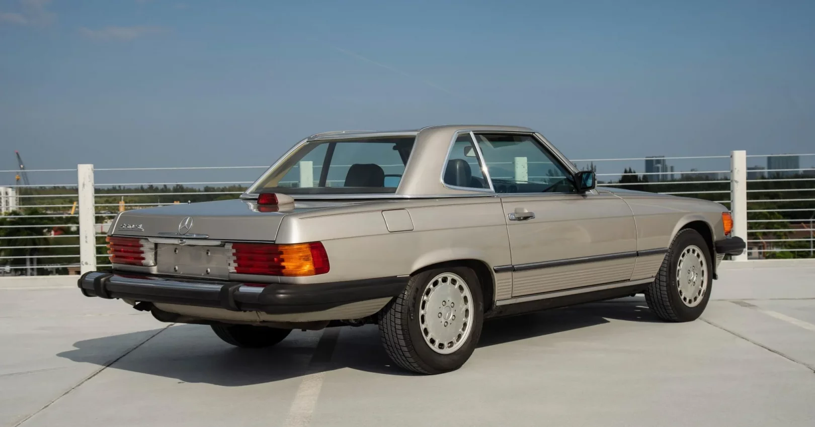 1986_mercedes-benz_560sl_DSC08752-71490-scaled