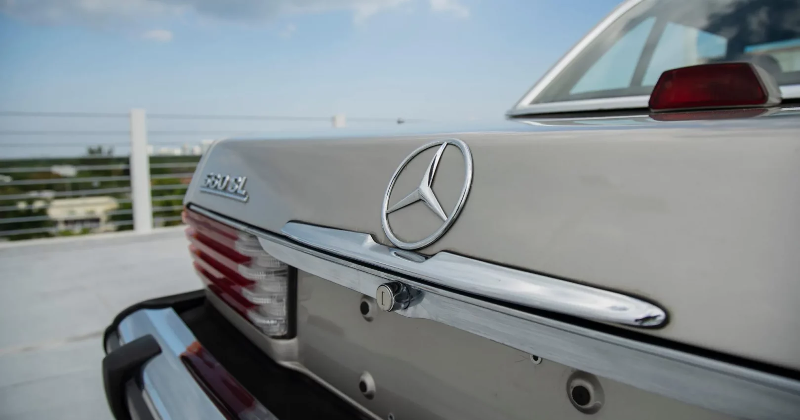 1986_mercedes-benz_560sl_DSC08771-71638-scaled