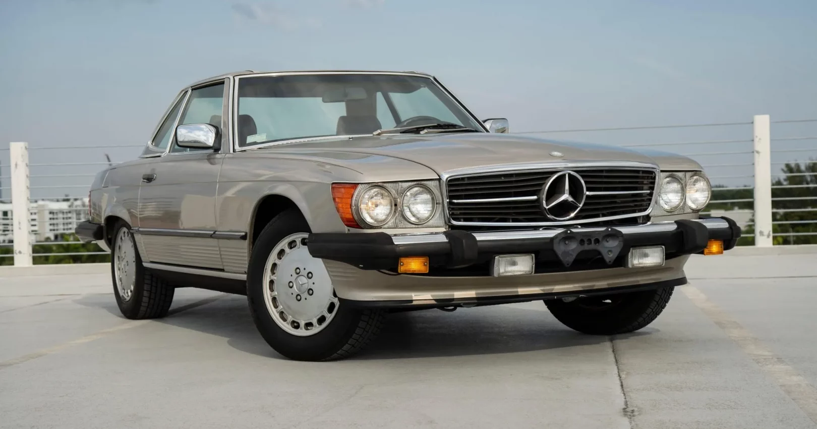 1986_mercedes-benz_560sl_DSC08827-71423-scaled