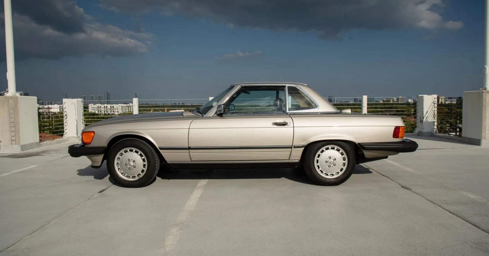 1986_mercedes-benz_560sl_DSC08852-71728-scaled