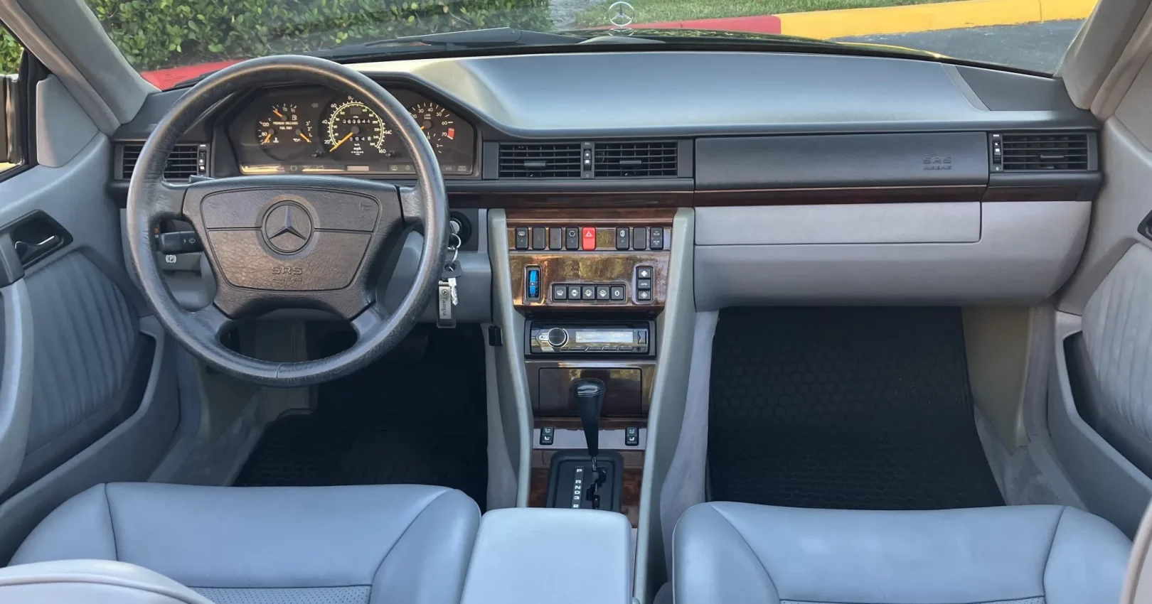 1995_mercedes-benz_e320-convertible_IMG_6182-14630-scaled